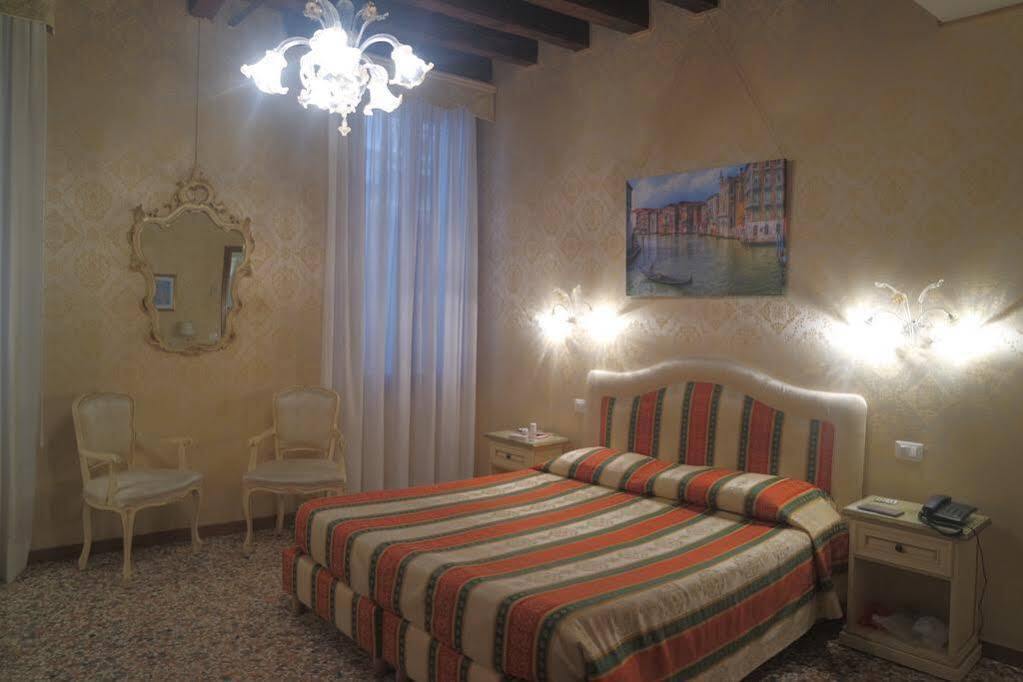 Hotel Residenza La Campana Venecia Exterior foto