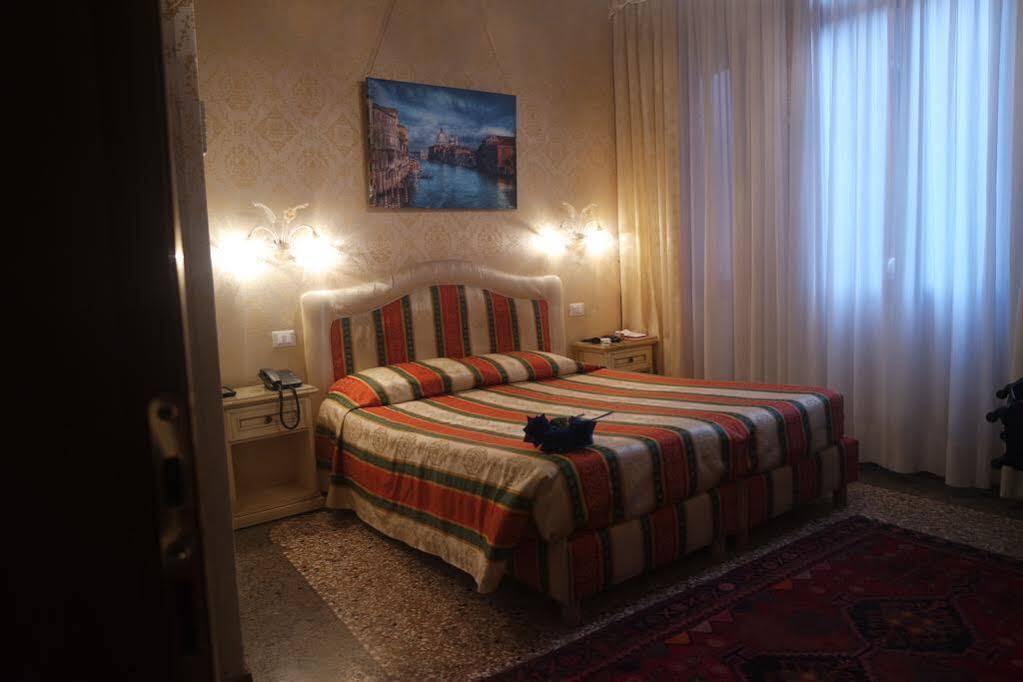 Hotel Residenza La Campana Venecia Exterior foto